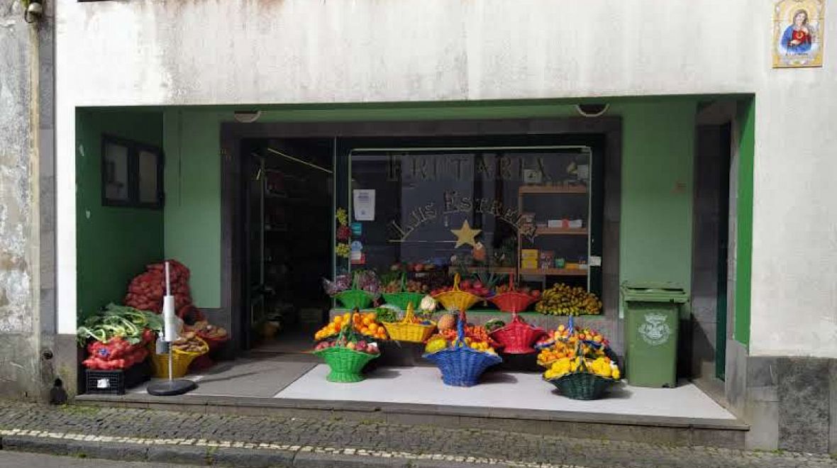 Ve Furnasu můžete ochutnat také čerstvé azorské ovoce