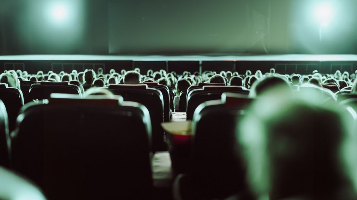 Během oslav se promítají dokumentární filmy