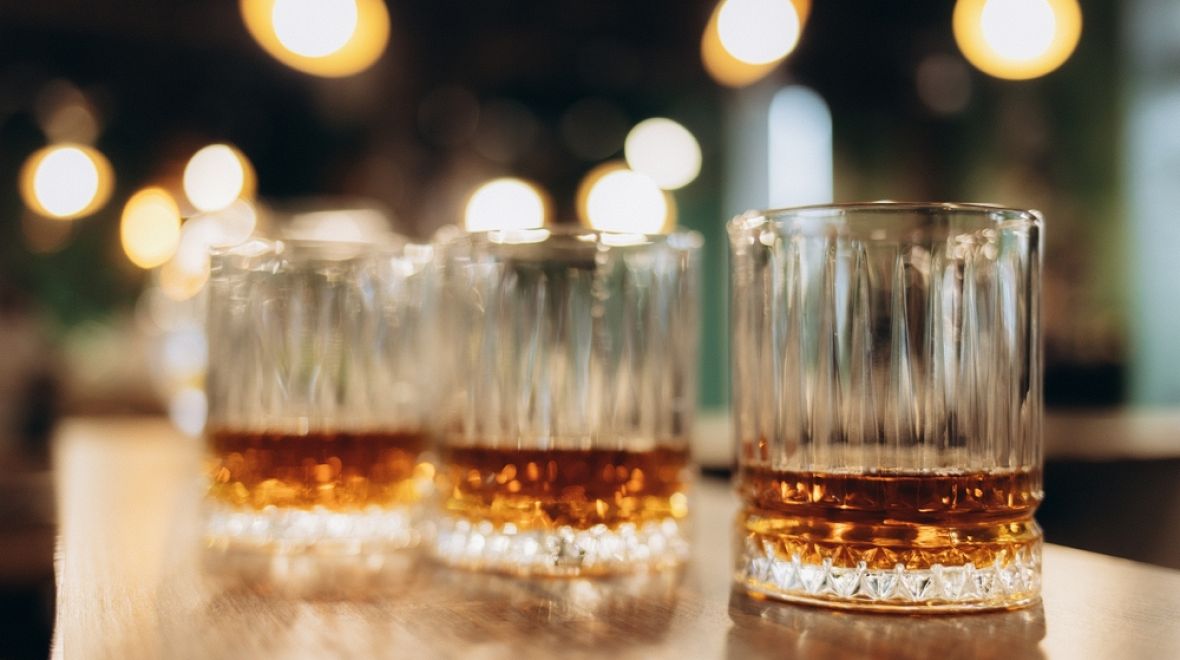 Vydejte se s námi ochutnat skleničku či dvě pravé skotské whisky