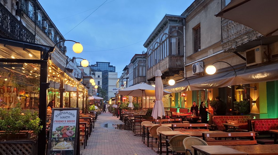 Staré Tbilisi se chystá k večeři