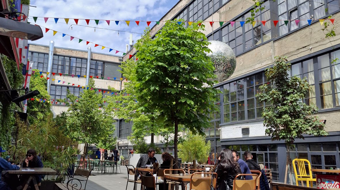Kulturní a kreativní centrum Fabrika vzniklo v bývalých industriálních prostorách