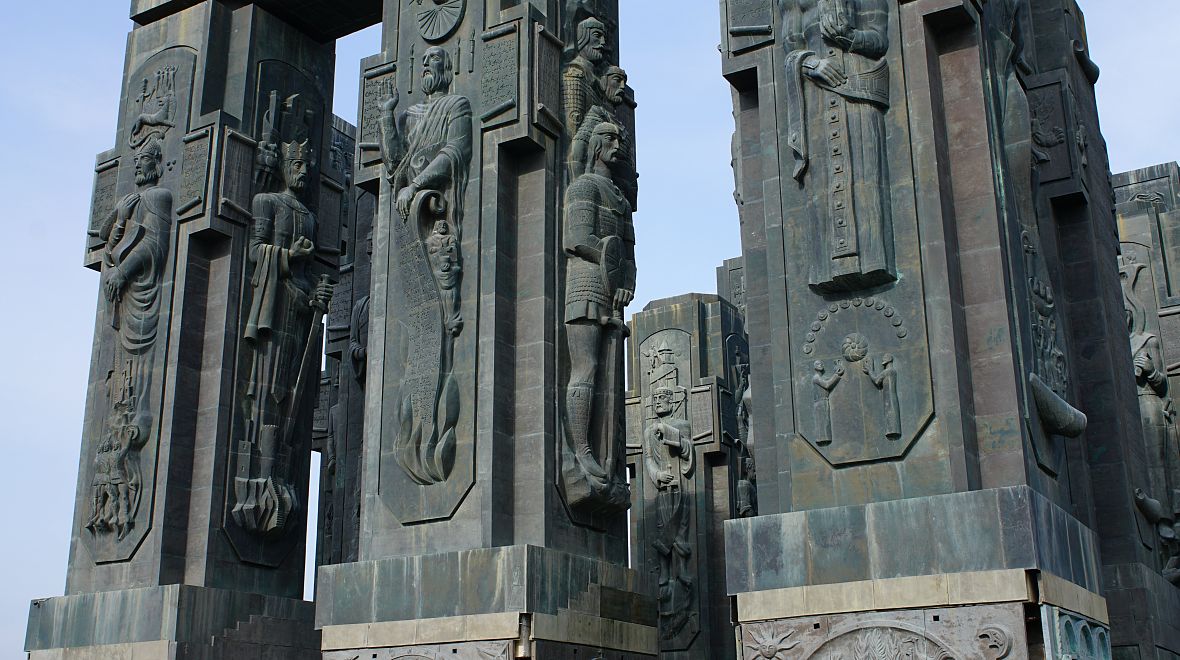 Památník Kronika Gruzie je přinejmenším opravdu monumentální