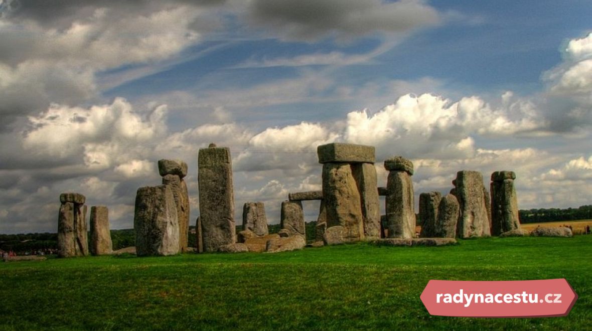 Stonehenge - kamenné dílo bylo vytvořeno dávno před vznikem prvních strojů