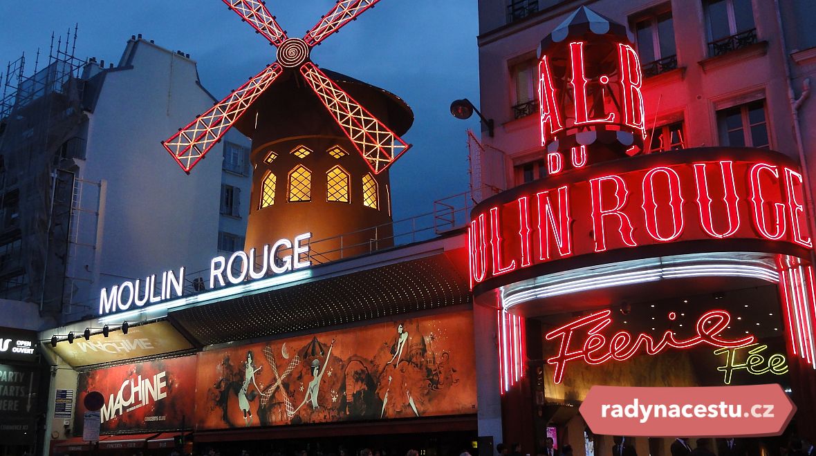 Symbol hříšné Paříže Moulin Rouge