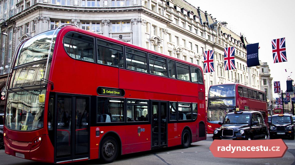 Nákupy na slavné Oxford Street  k návštěvě Londýna patří