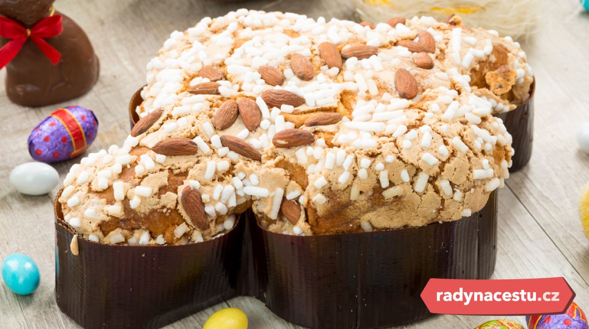 Colomba - typické velikonoční sladké pečivo ve tvaru holubice