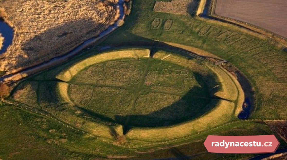 Kruhová vikinská pevnost má vnější průměr 145 metrů