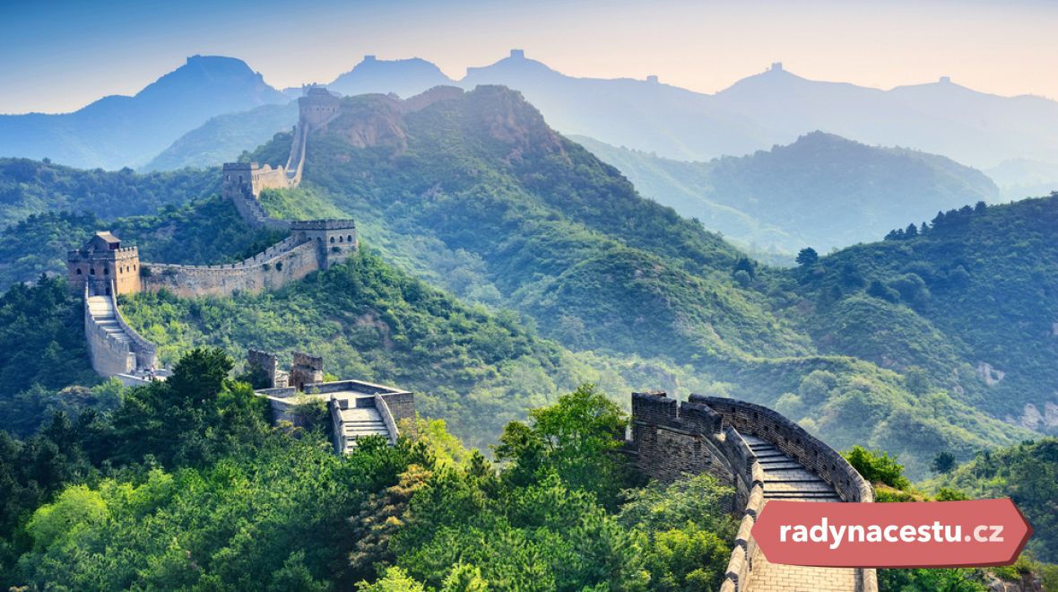 Předlouhá a mýty opředená Velká čínská zeď se táhne napříč krajinou severní Číny