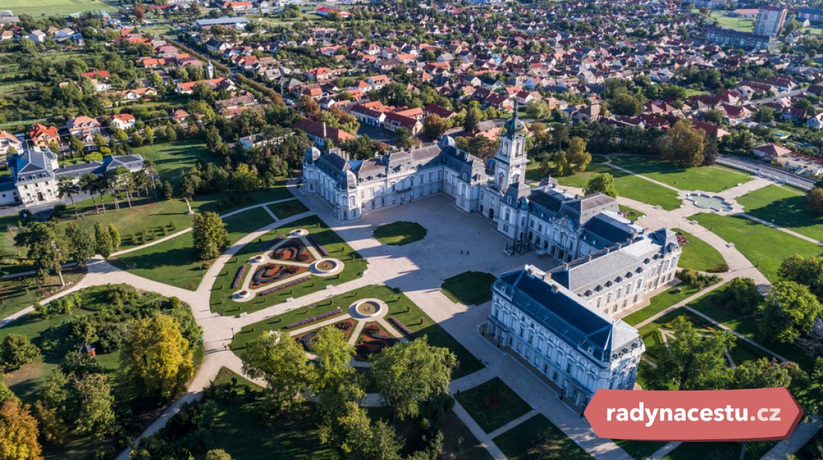 Keszthely - zámecký palác, park a město 