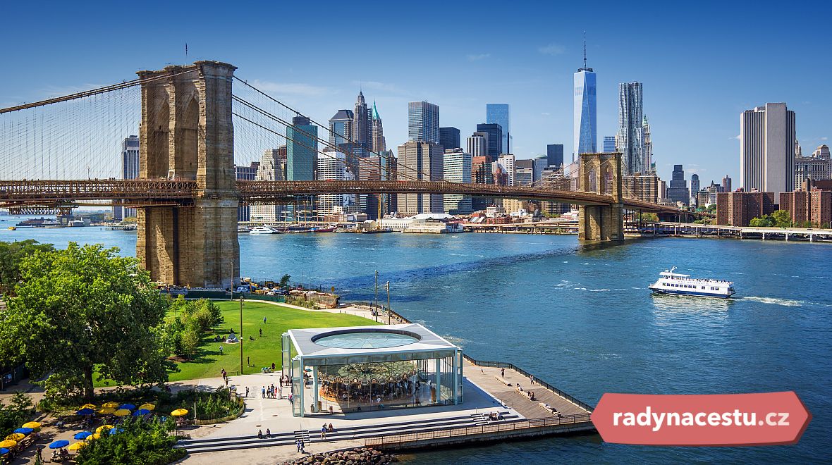Most spojuje Manhattan a Brooklyn