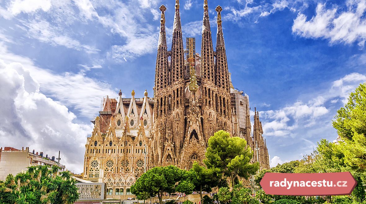 Sagrada Familia je symbolem Barcelony.