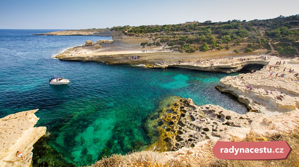St. Peter´s Pool je oblíbeným místem pro koupání na jihovýchodní Maltě.