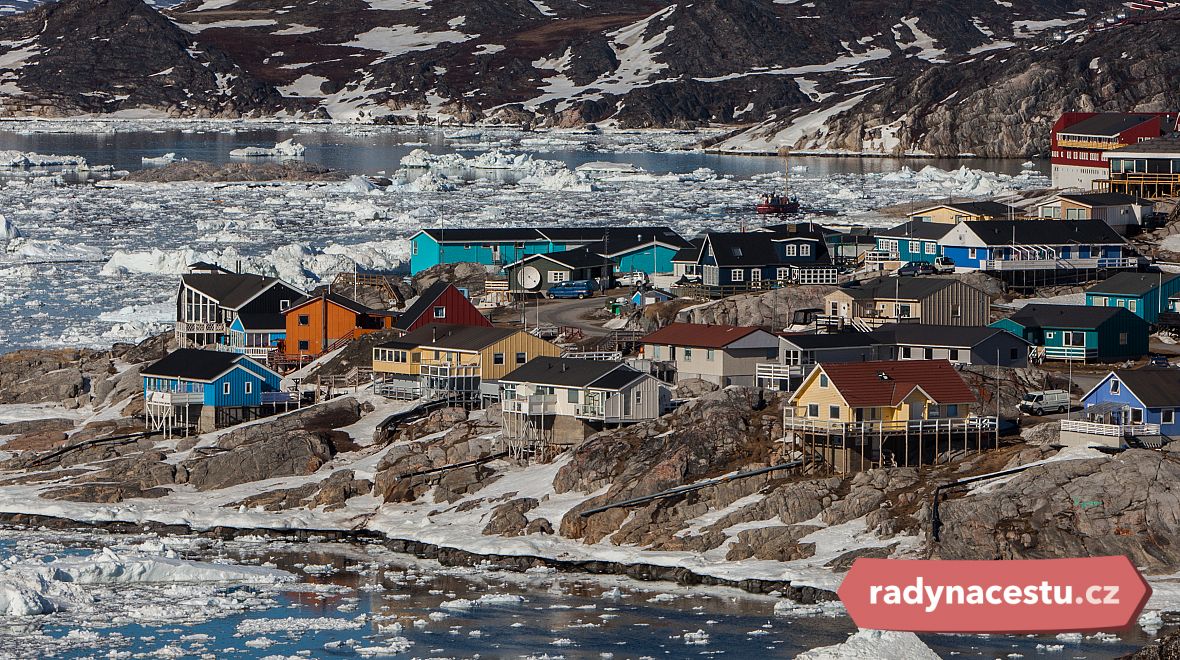 Městečko Ilulissat plné barevných domů