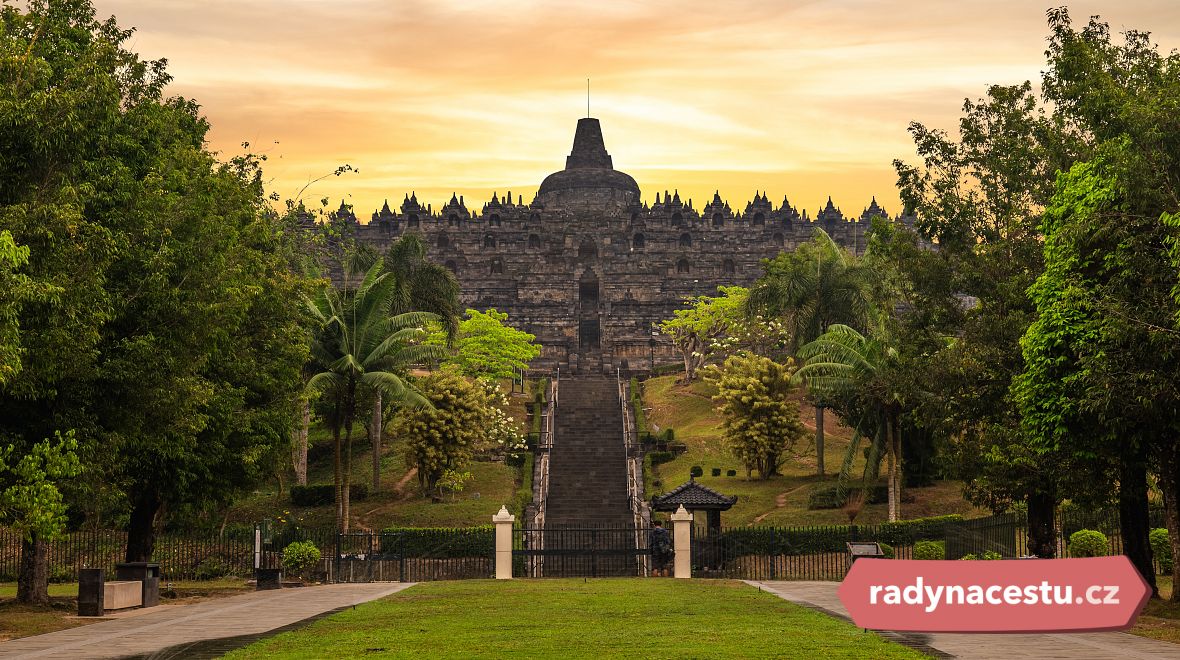 Borobudur je buddhistický klenot Indonésie