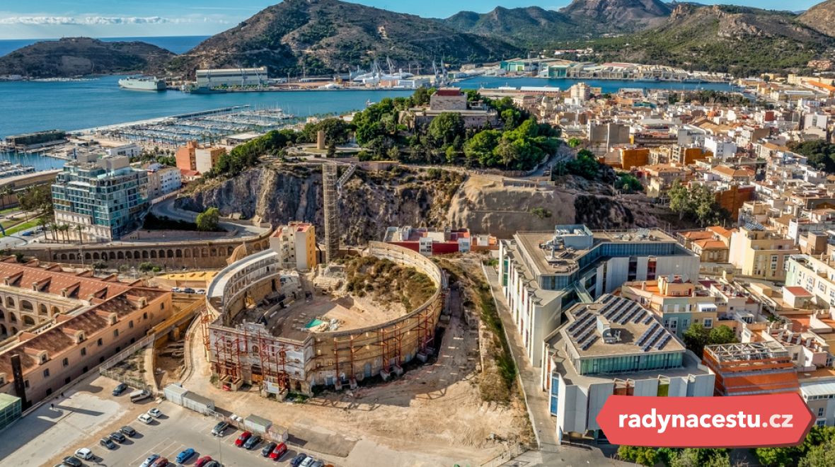 Amfiteátr byl odhalen teprve nedávno a stále na jeho odkrytí pracují