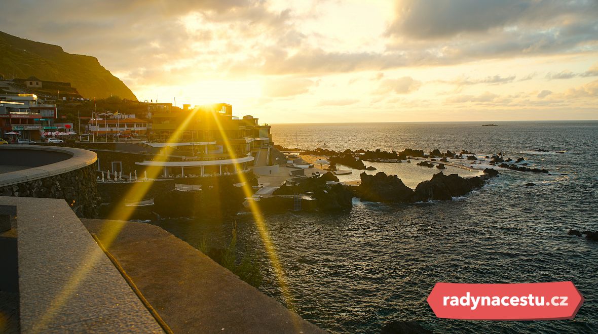 Západ slunce nad Porto Moniz se nikdy neomrzí