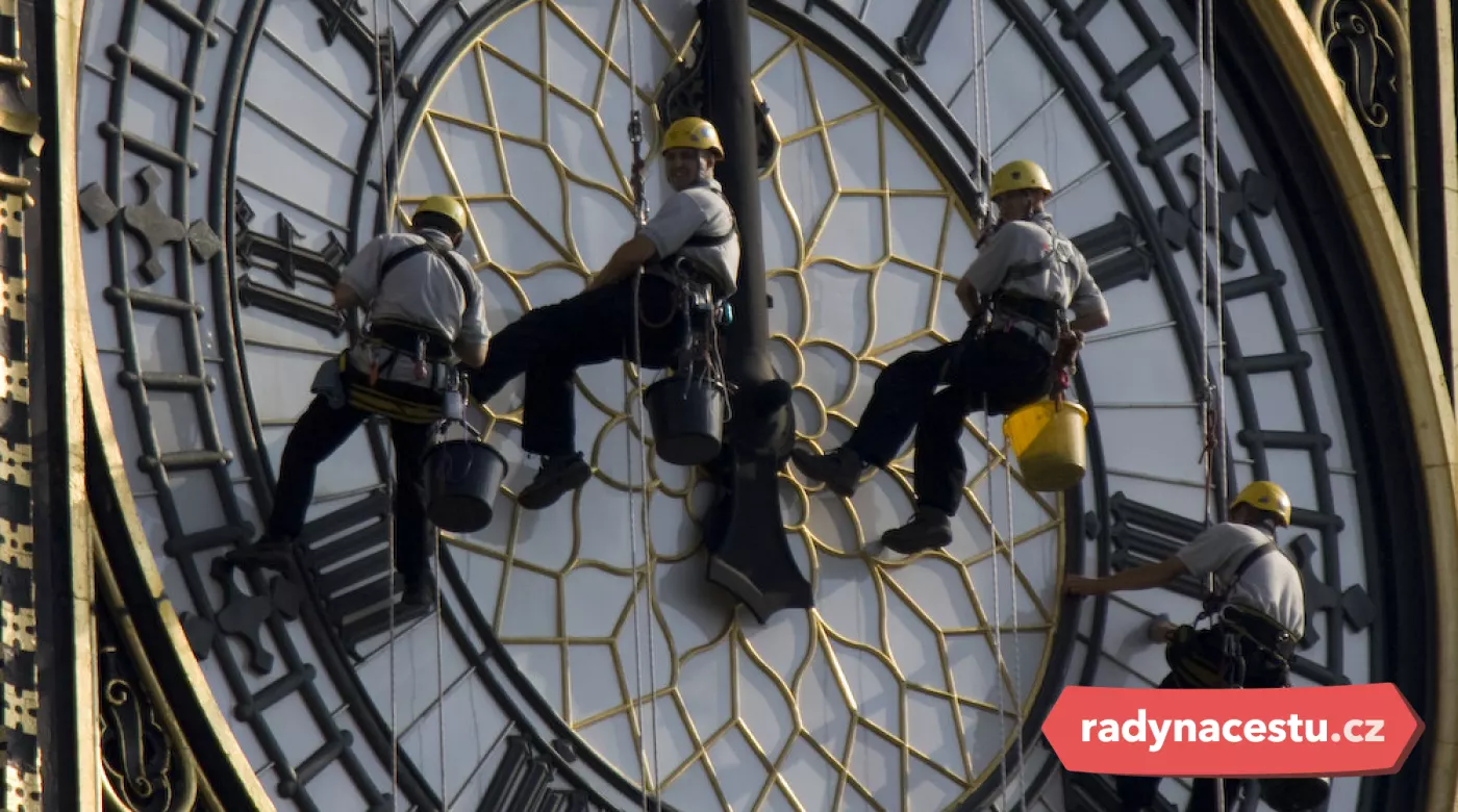 Jedna z nejznámějších londýnských památek v mycím procesu