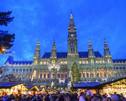 Vídeňská radnice s vánočními trhy