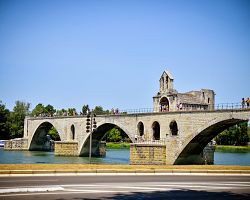Slavný Avignonský most