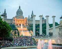 Magická fontána a palác na Montjuïcu