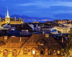 Noční Lausanne s kostelem Sv. Františka