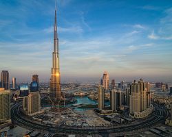 U mrakodrapu Burj Khalifa uvidíte Dubai Mall a večerní show fontány