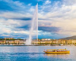 Ženevské jezero je největším jezerem Švýcarska i Francie.