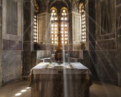 Tajemné interiéry kláštera Osios Lukas