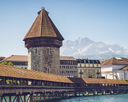 Kaplový most a osmiboká věz jsou poznávacím znamením města Luzern