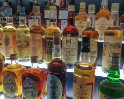 Kolekce skotské whisky v muzeu Scotch Whiskey Experience
