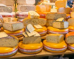 Typické bochánky holandských sýrů