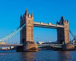 Proslulý londýnský most na Temži – Tower Bridge