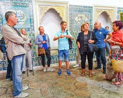 Průvodce Vláďa zasvěcuje naše cestovatele do tajů paláce Topkapi