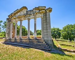 Pozůstatky antické architektury v Apollonii