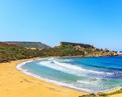 Jedna z nejhezčích pláží ostrova Malta
