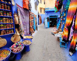 Pestrobarevné uličky Essaouiry a obchůdky s ručně vyráběným zbožím