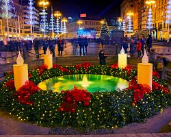Nejkrásnější vánoční dekorace Záhřebu na náměstí bána Jelačiće