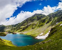 Rumunské ledovcové jezero Balea