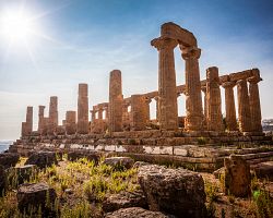 Pozůstatky chrámu Juno v Údolí chrámů v Agrigentu