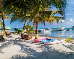 Pláž na ostrově v Belize přímo vybízí k relaxaci