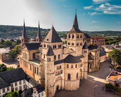 Působivá románská katedrála v Trieru