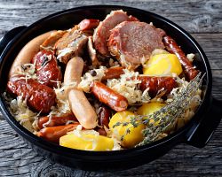 Choucroute garnie – typické alsaské jídlo