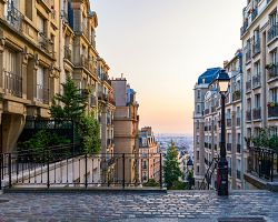 Malebné uličky Montmartru stojí za prozkoumání