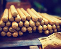 Zásoba ručně vyrobených tradičních dominikánských doutníků
