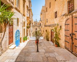 Kouzelná historická ulička ve Vallettě
