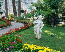 Dopřejte si procházku Augustovými zahradami na Capri…