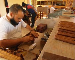 Ruční výroba doutníků má na ostrově dlouholetou tradici…