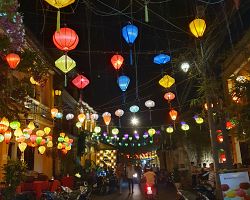 Večerní lampiónové městečko Hoi An