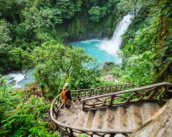 Ikonický vodopád na řece Río Celeste