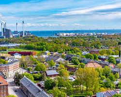 Letecký pohled na alternativní čtvrť Christiania